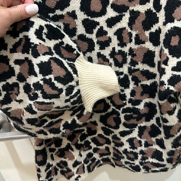 NWT - Line & Dot Leopard Sweater Size Small - Picture 6 of 11